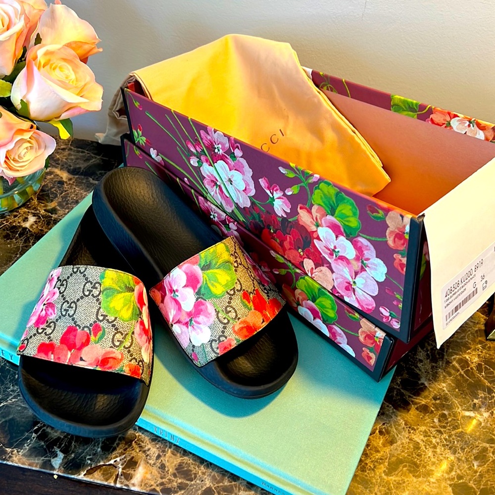 Authentic Gucci pool slide gg supreme blooms ebony size 36 pre loved  with box
